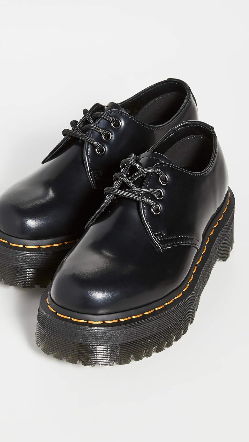 Dr. Martens Unisex-Adult 5-Eye Style 8053 Quad